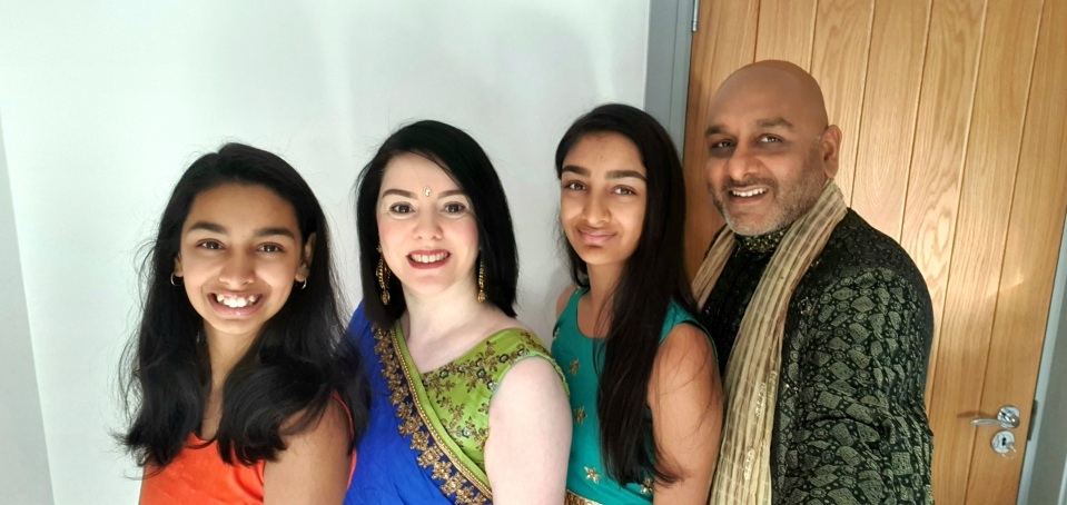 印裔女子Sheetal和丈夫育有兩個女兒。