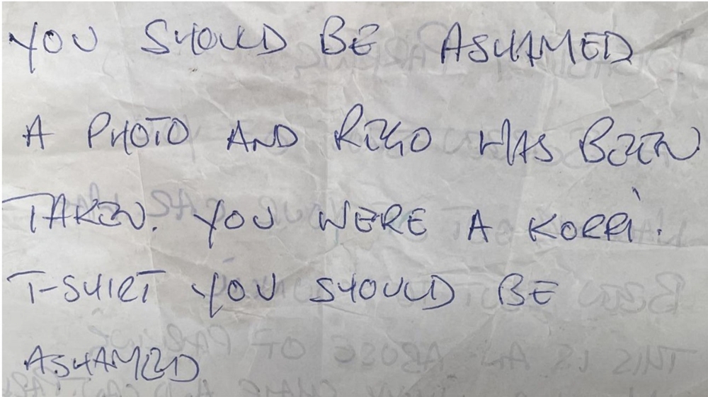 路人責備她應該為霸佔殘疾車位而感到羞恥。