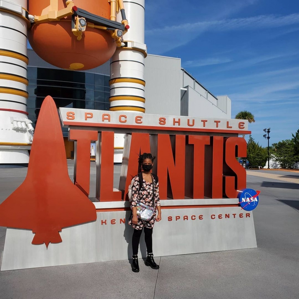 Alena以「最小實習生」身分加入NASA。