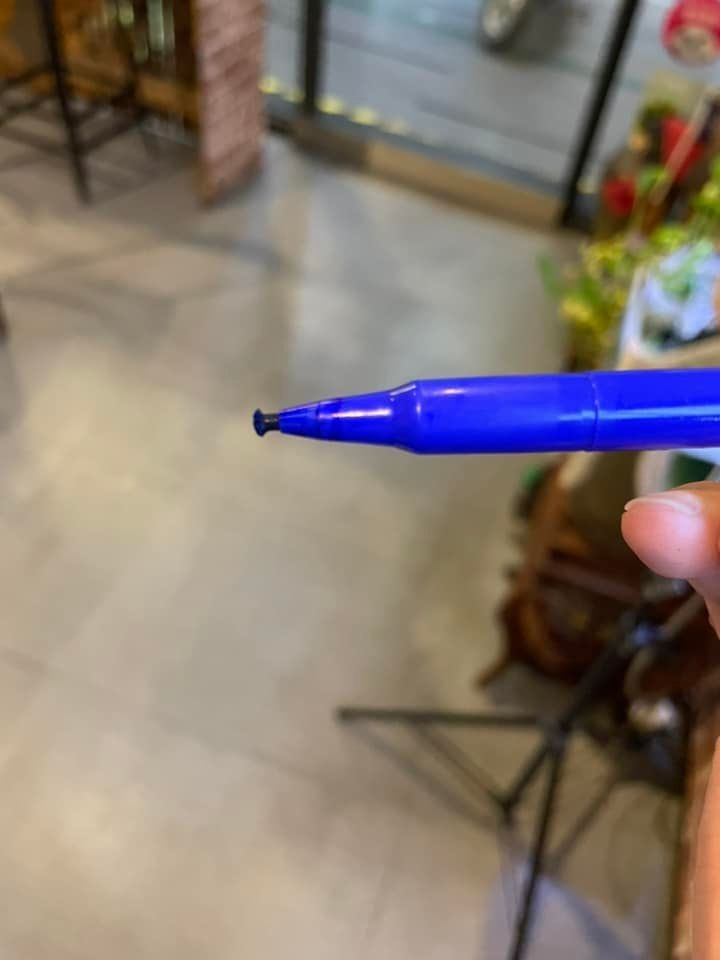 餐廳新買的Marker筆即被玩爛。