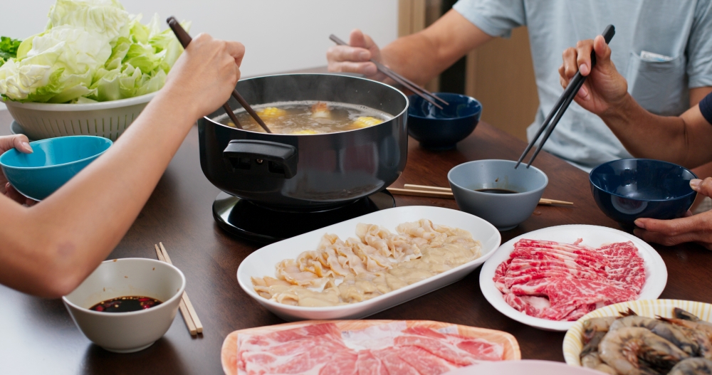 不少人愛在家中打邊爐﹐要避免小朋友接近火源。