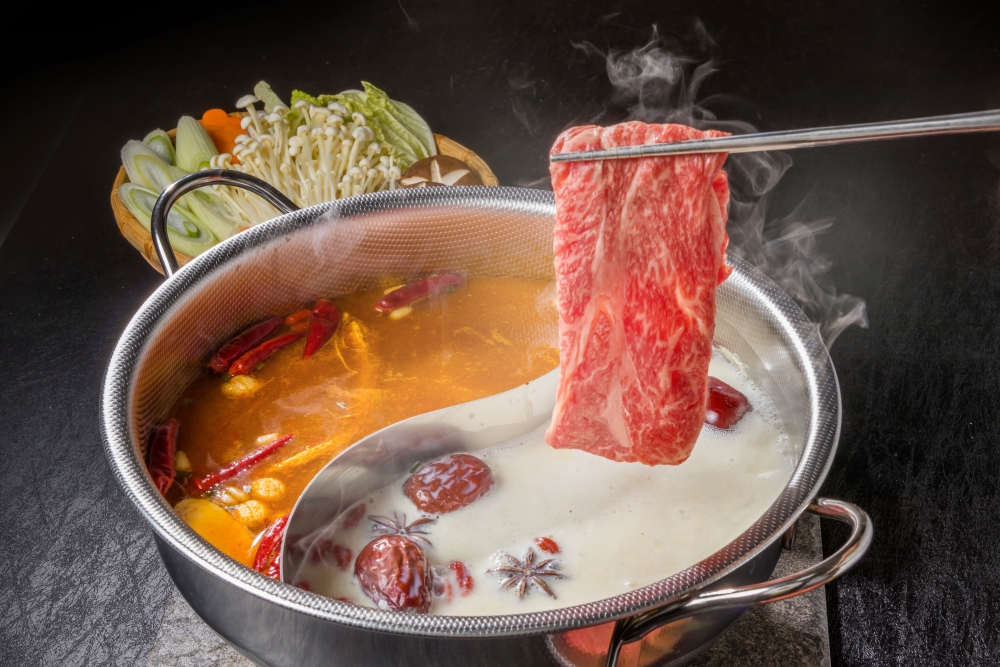 奶奶自帶食物到火鍋店