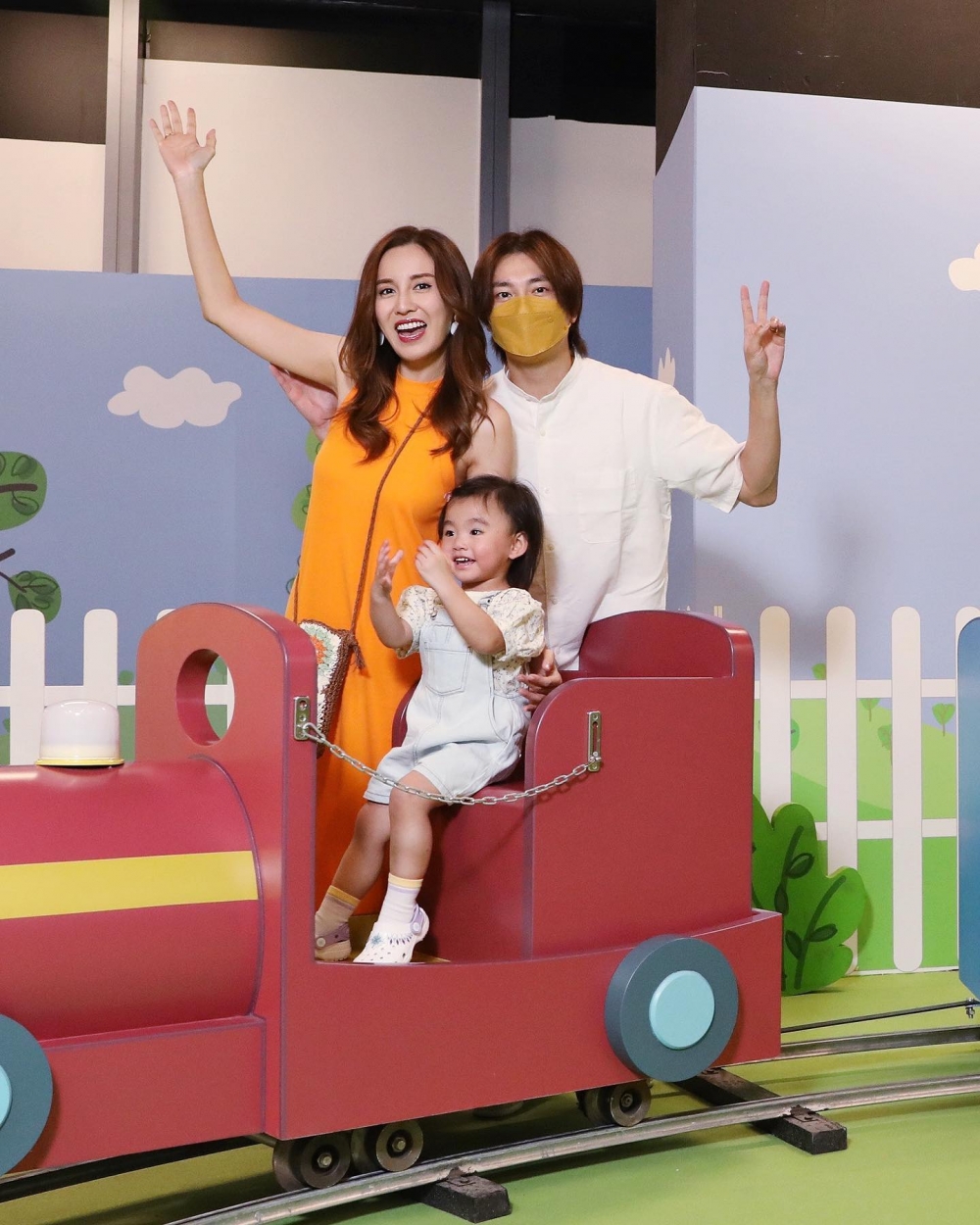 雨僑與羅力威婚後，誕下可愛女兒