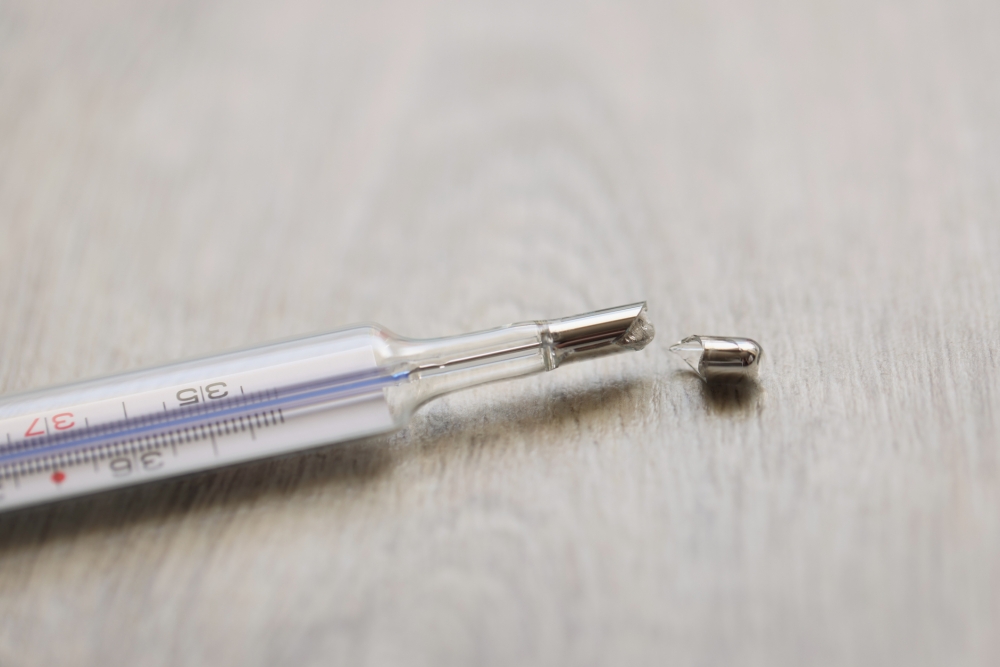 衛生署提醒，切忌使用吸塵機或用洗衣機清洗受水銀污染的衣物。