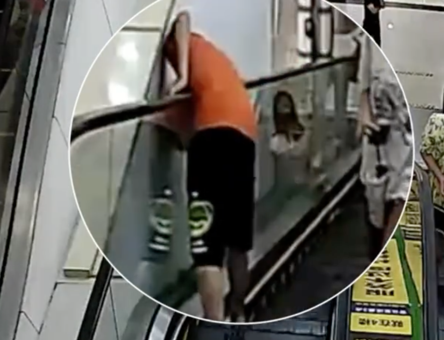 未發覺扶手電梯持續向上