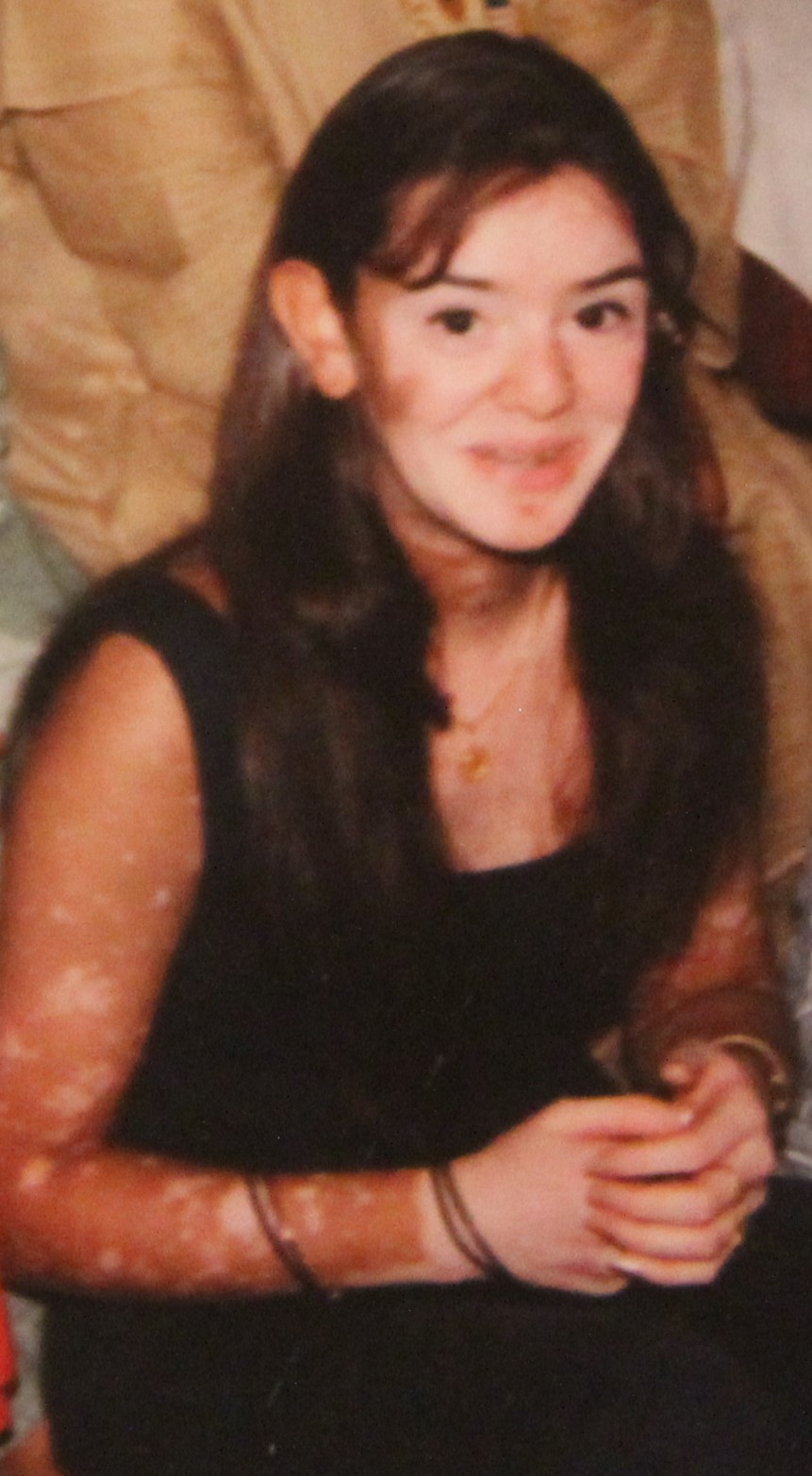 Sheetal起初抗拒讓丈夫看見過往的照片。