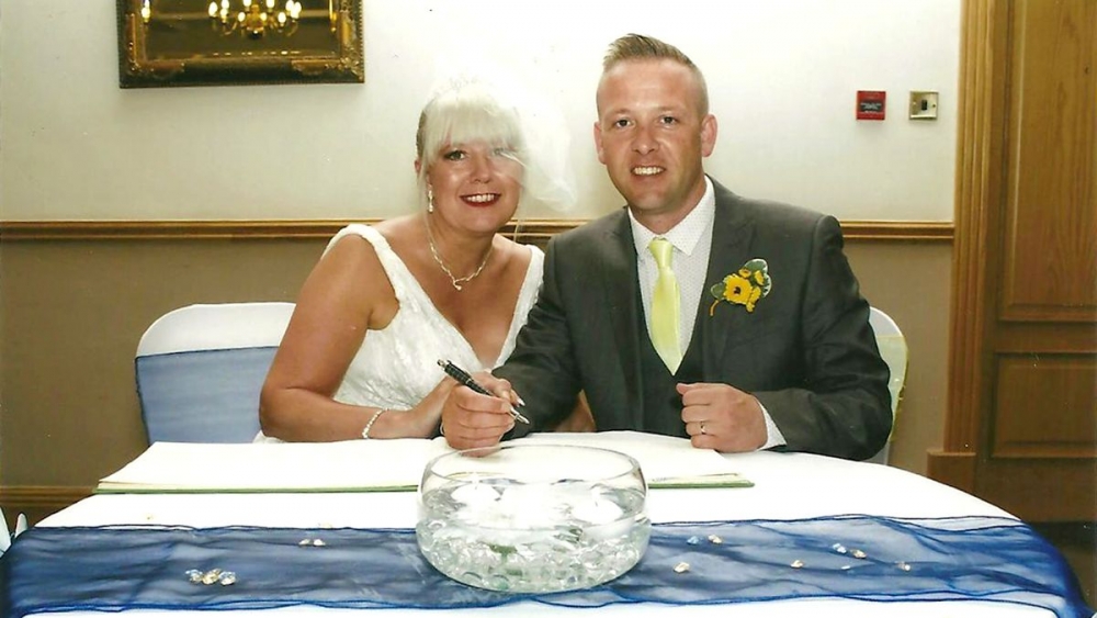 結婚20年的Claire和David直到最近才決定買房同居。