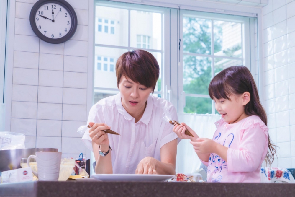 曦晨演技自然,原來從小習慣面對鏡頭