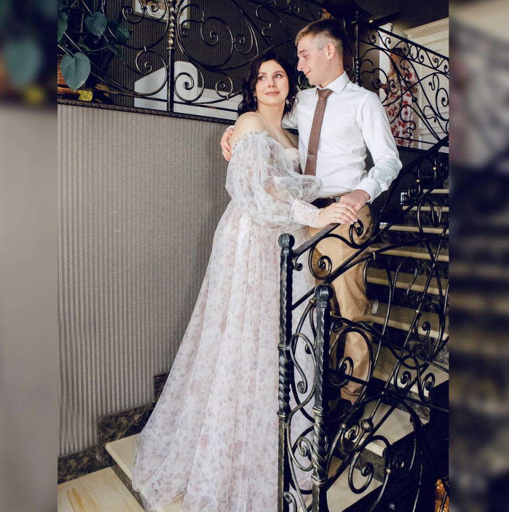 Marina和繼子不倫戀遭丈夫揭發,離婚後和對方再婚。