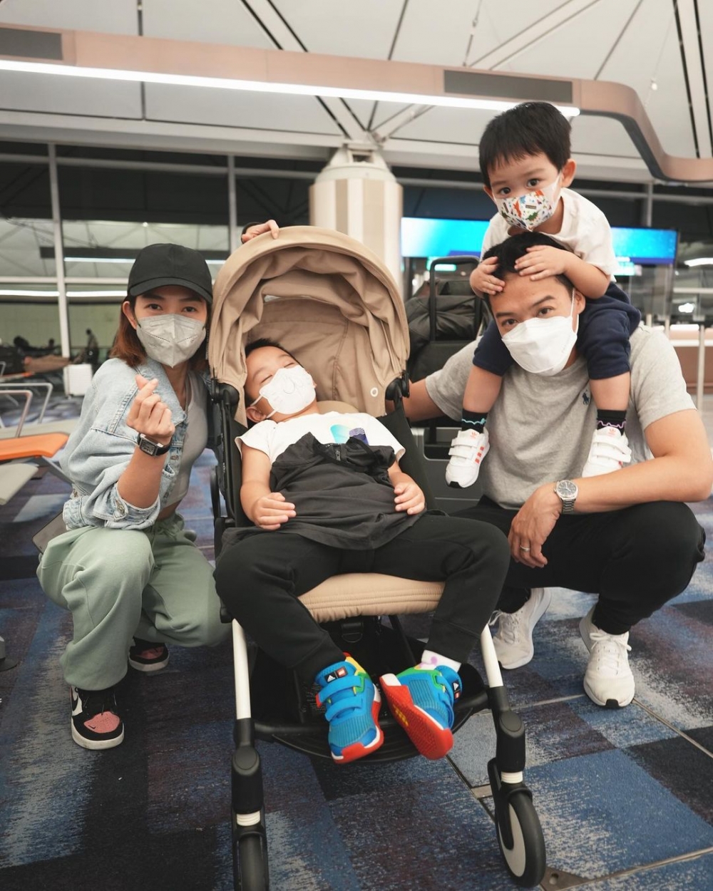 帶同輕巧的嬰兒車，可減輕父母的壓力。