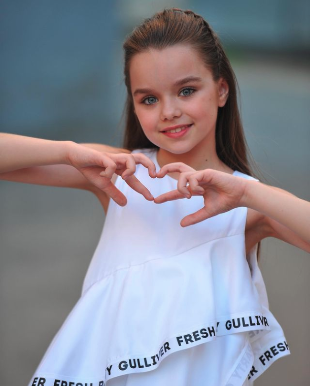 Anna氣質超凡,IG吸引多達百萬名粉絲關注。