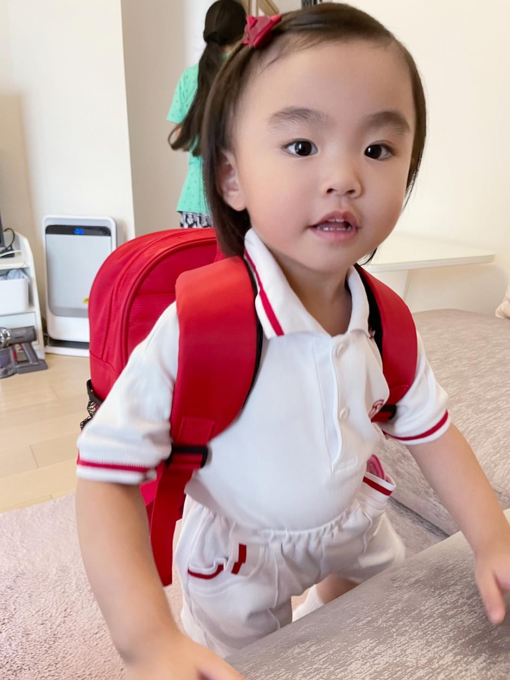 Harper初初返學時喊到七彩