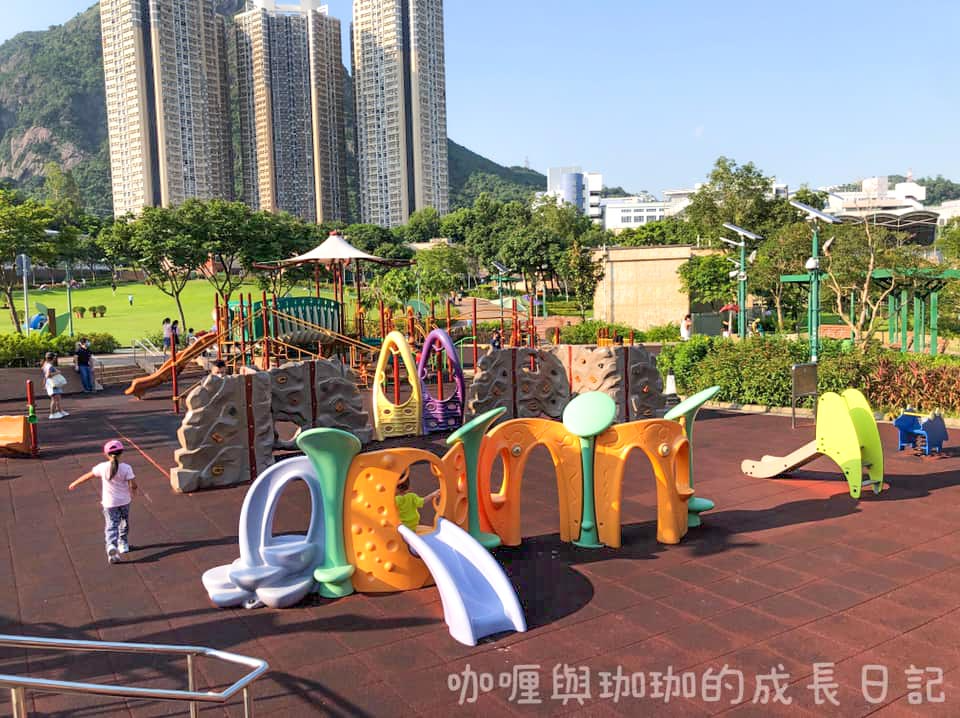 小朋友可到遊樂場放電