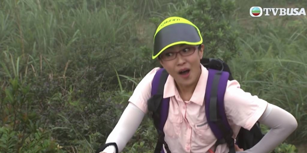 妻子談及一次全家到南丫島行山的經歷，當時她受到丈夫的不耐煩和鄙視