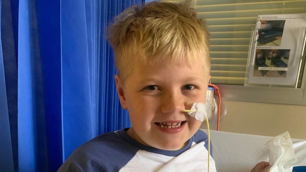 醫生診斷他患上先天性疾病「氣管食道瘻管」，須接受手術治療。