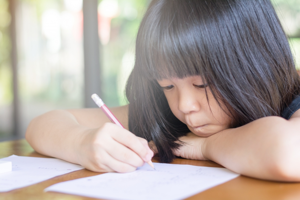 戴姓夫婦已質疑校方強迫孩子做功課,讓他們失去自由