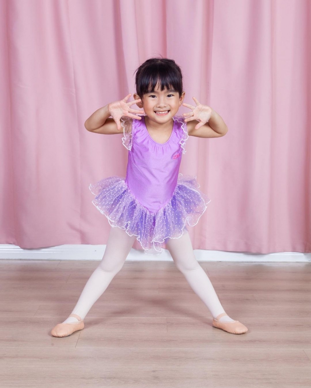 Abigail穿上芭蕾舞裙，模樣可愛。