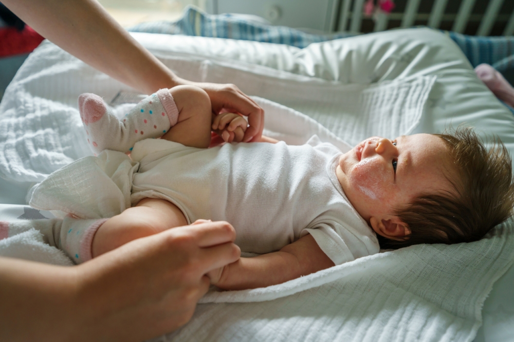 網友提醒，寶寶日常的衣著、寢具等也要多留意。