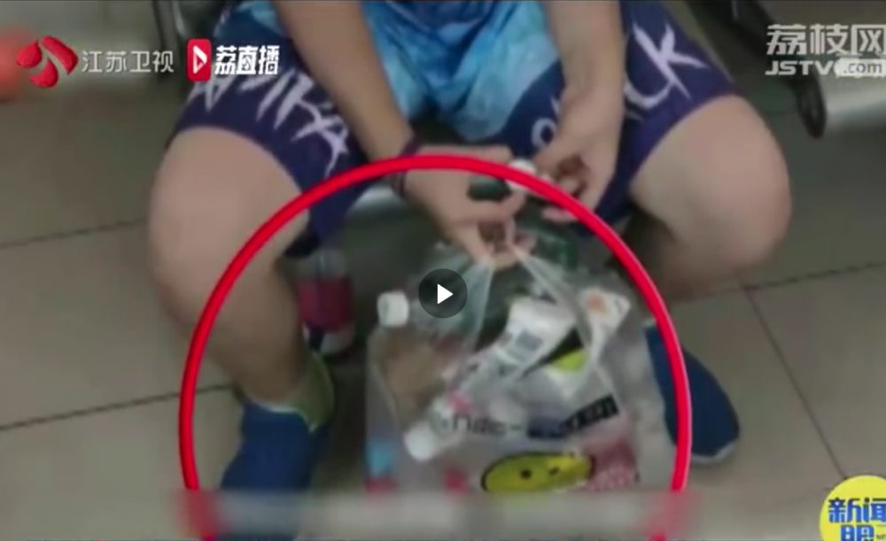 警方發現男童時，只見他滿頭大汗，狀甚緊張。