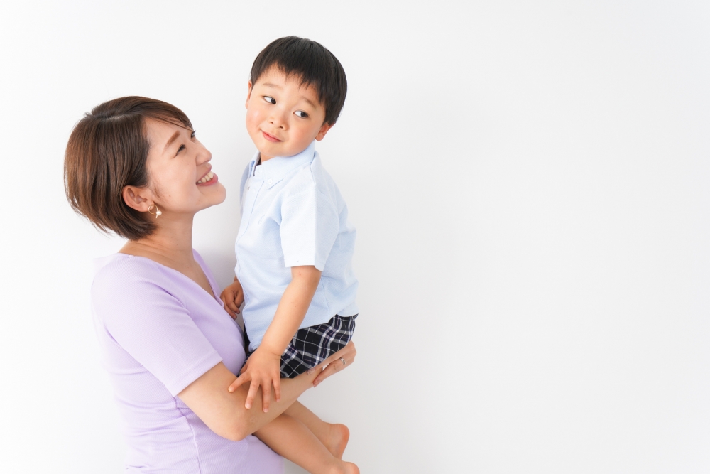 法院最後裁判兒子撫養權屬於生母。