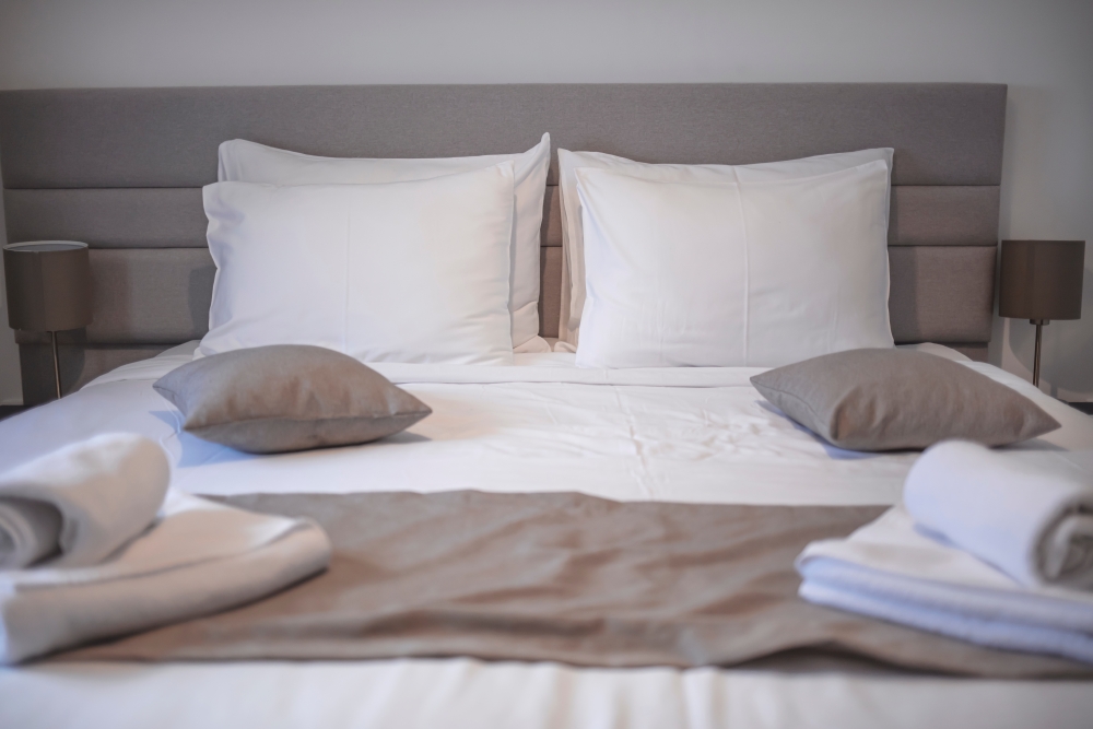 兒子被阿嫂講多兩講，突然跑入房喊。