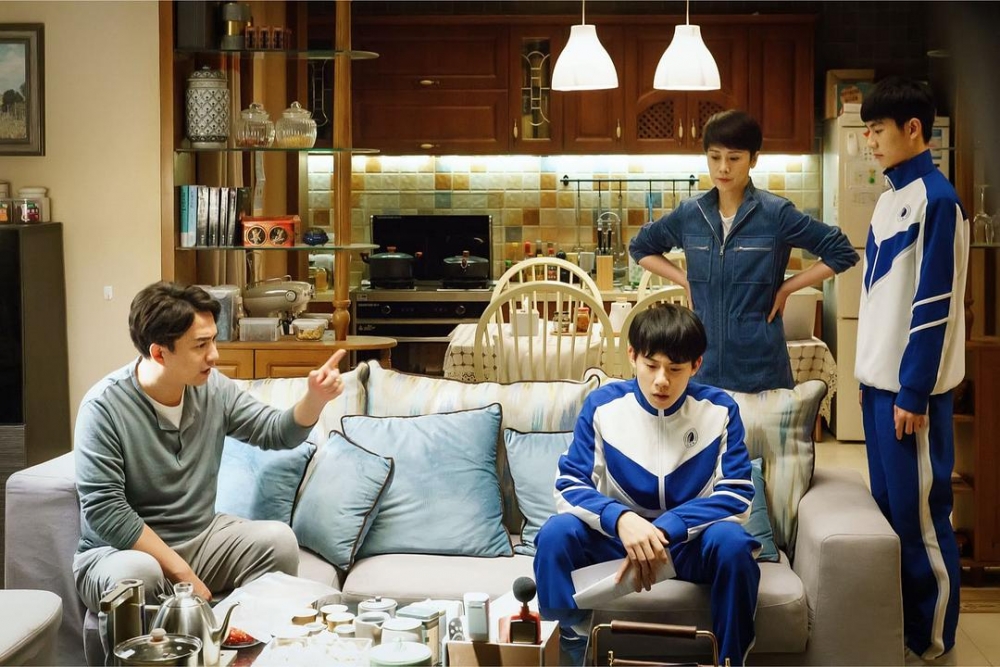 兒子原本成績優異，升中學後開始落於人後，讓雙親很失望。