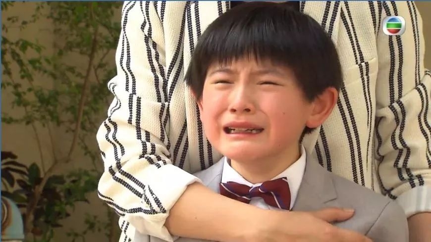 對小朋友苛加救助同伴的義務,絕對是不合理