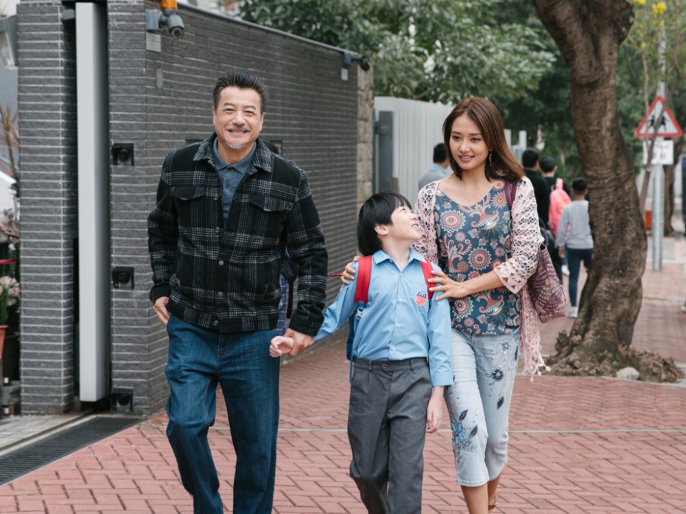 網民指爸爸更應該從破碎家庭中走出來。