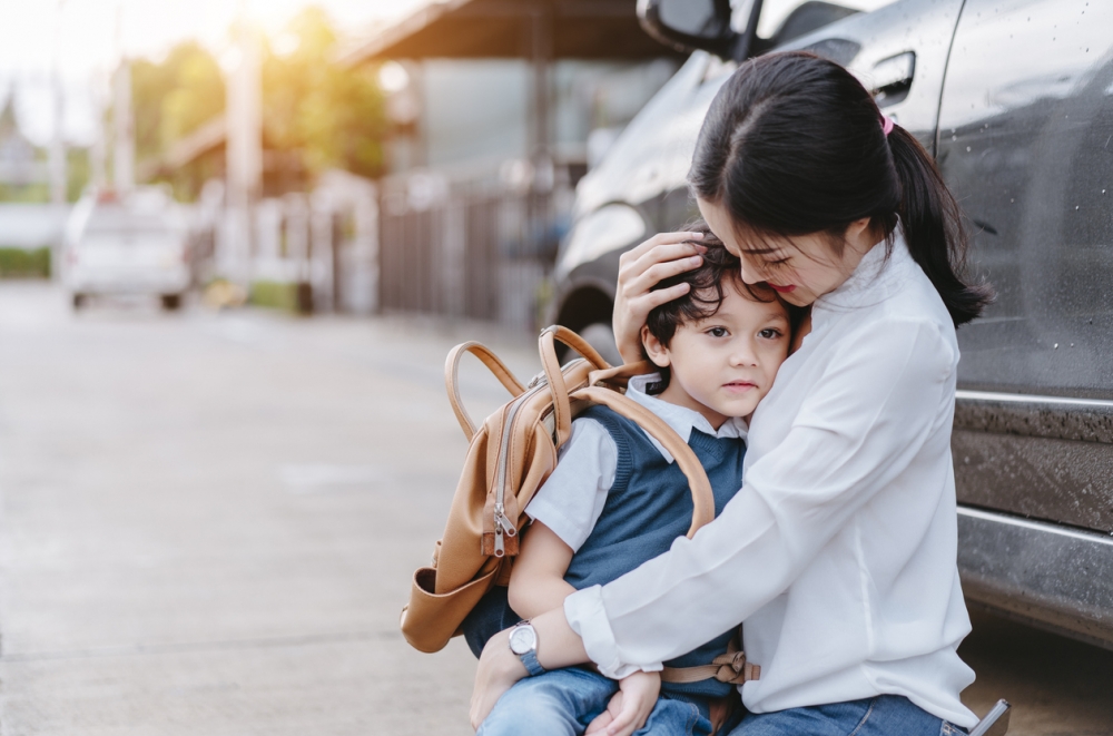小朋友初返學易有分離焦慮症，家長要耐心安撫。
