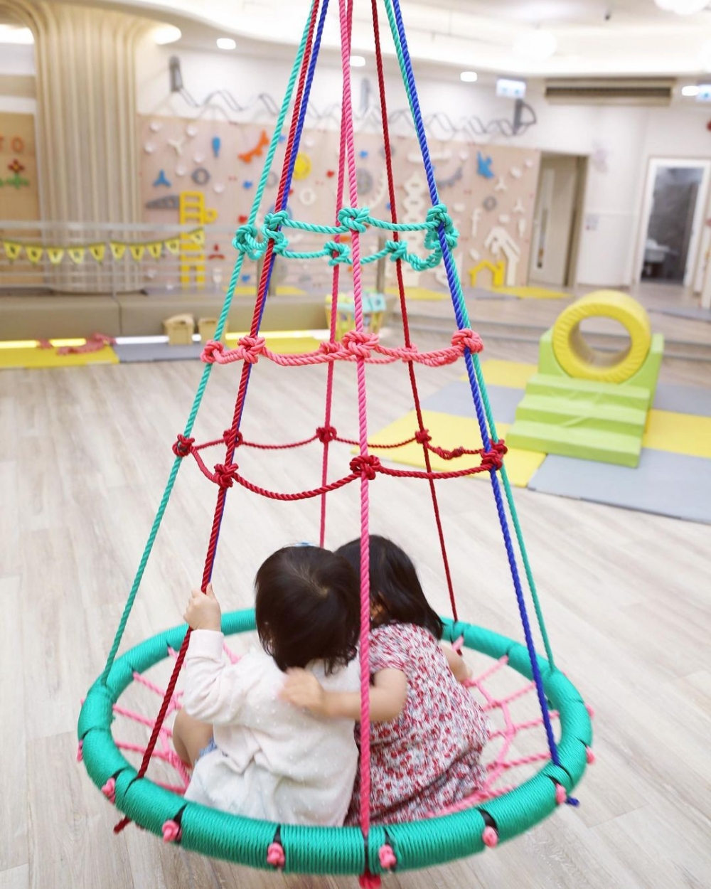 兩個女兒同時開學，讓陳嘉寶忙得暈頭轉向。