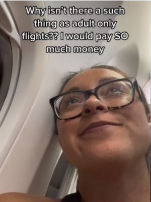 女子在影片中抱怨自己在航程受盡折磨