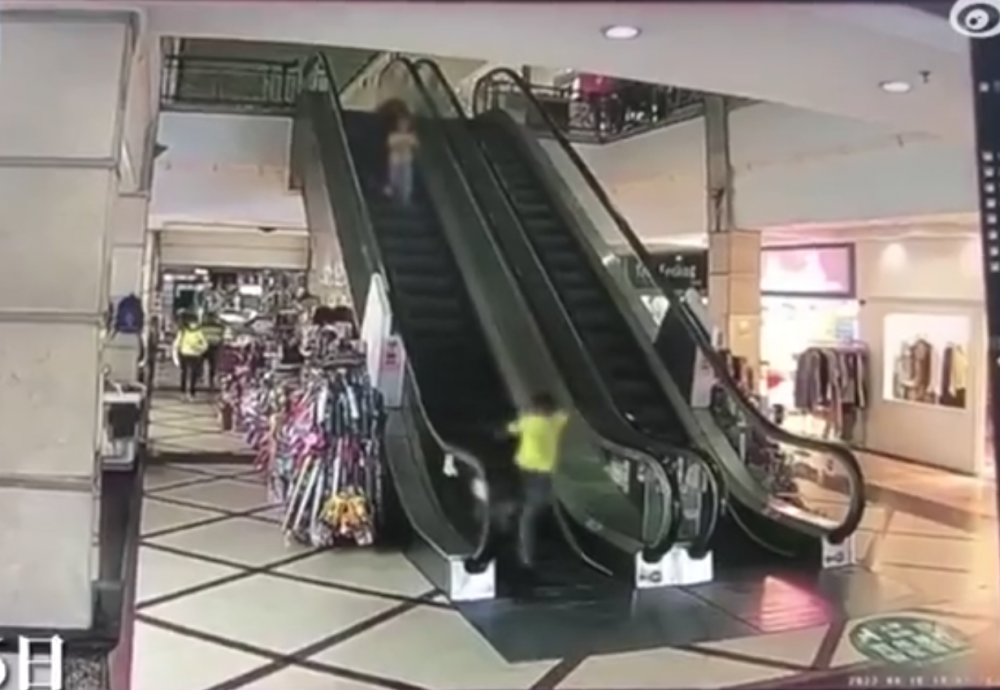 內地日前發生一宗電梯意外，一名5歲女童在電梯上摔倒受傷。