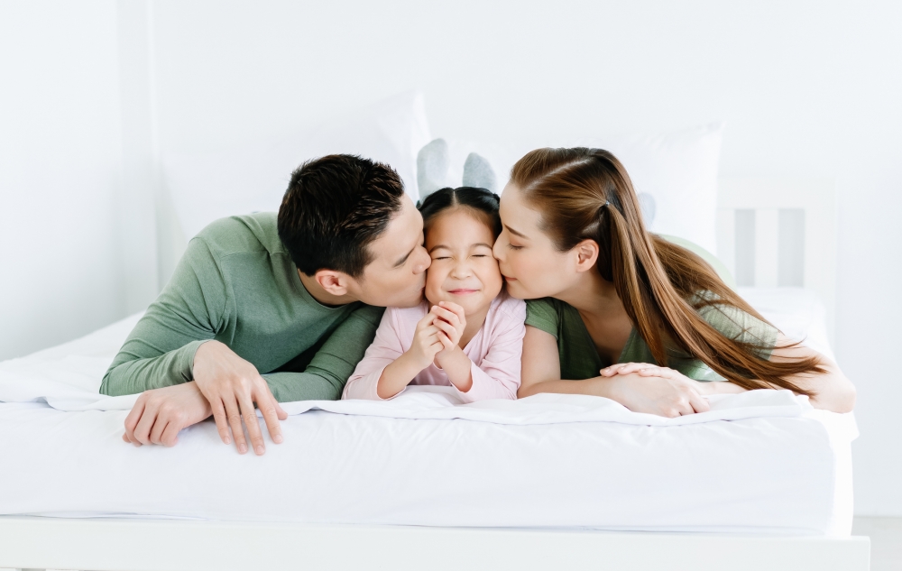 品牌方緊急滅火，透露原本想提醒媽媽多陪孩子，將撤下廣告標語。