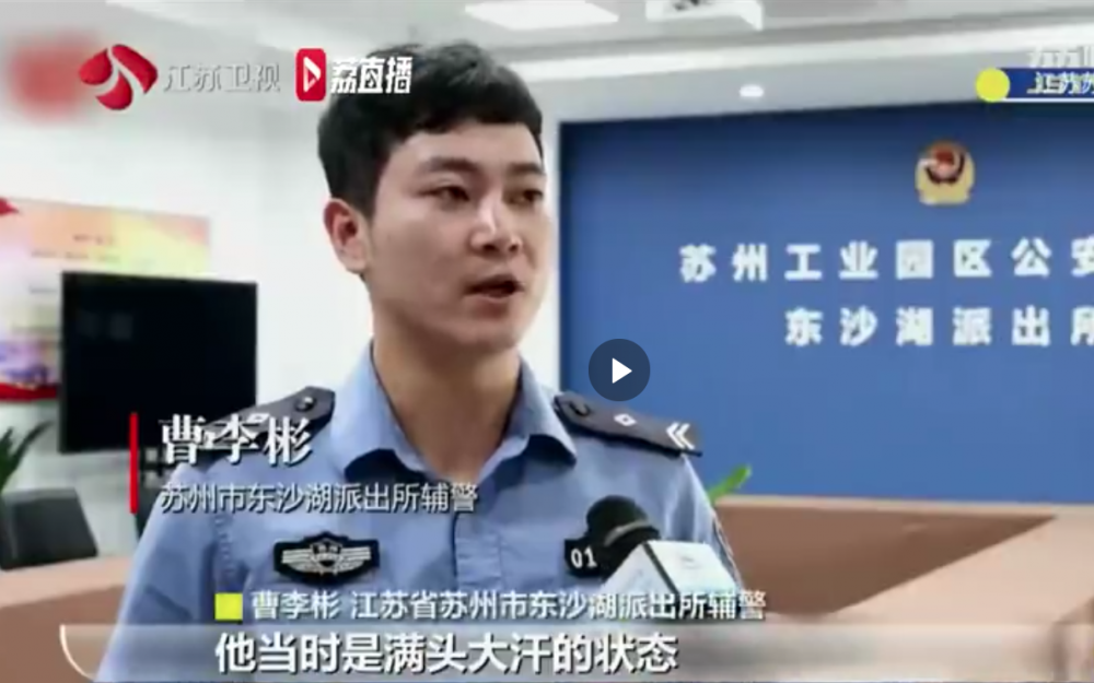 內地一名男童因為不願做暑期作業，而被爸爸懲罰。
