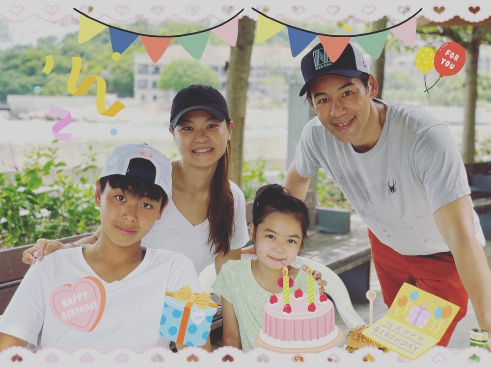 徐榮一家四口樂融融。