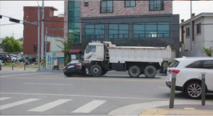 在委託人贏出離婚訴訟後竟遭肇逃車輛撞死