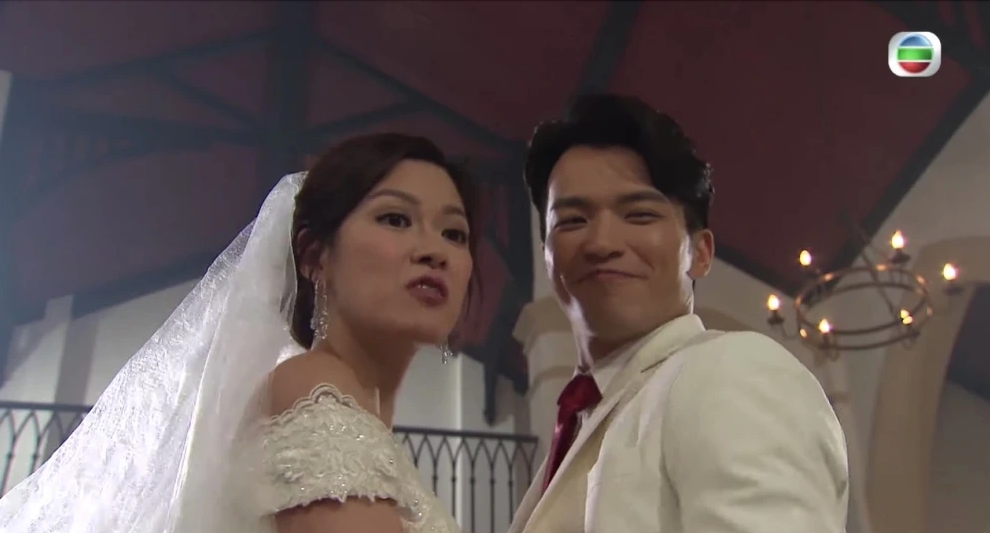 準新人望免費借用婚紗數小時，坦言「唔想浪費錢租同買。」