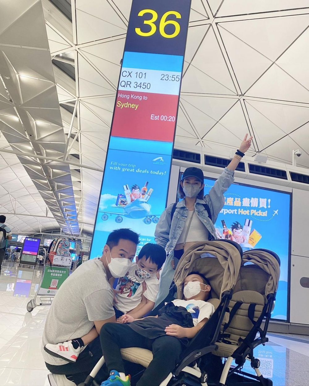 宋熙年陳智燊與2子齊齊飛往澳洲探親。