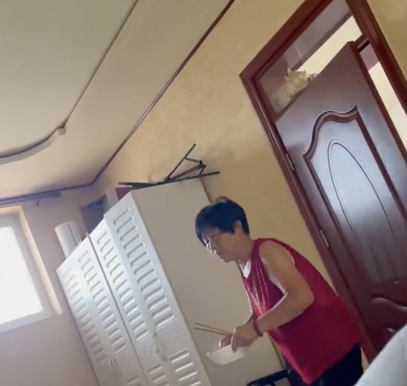 女子指坐月子期間，只有男方家祖母不嫌棄自己和女兒，盡力照顧自己。