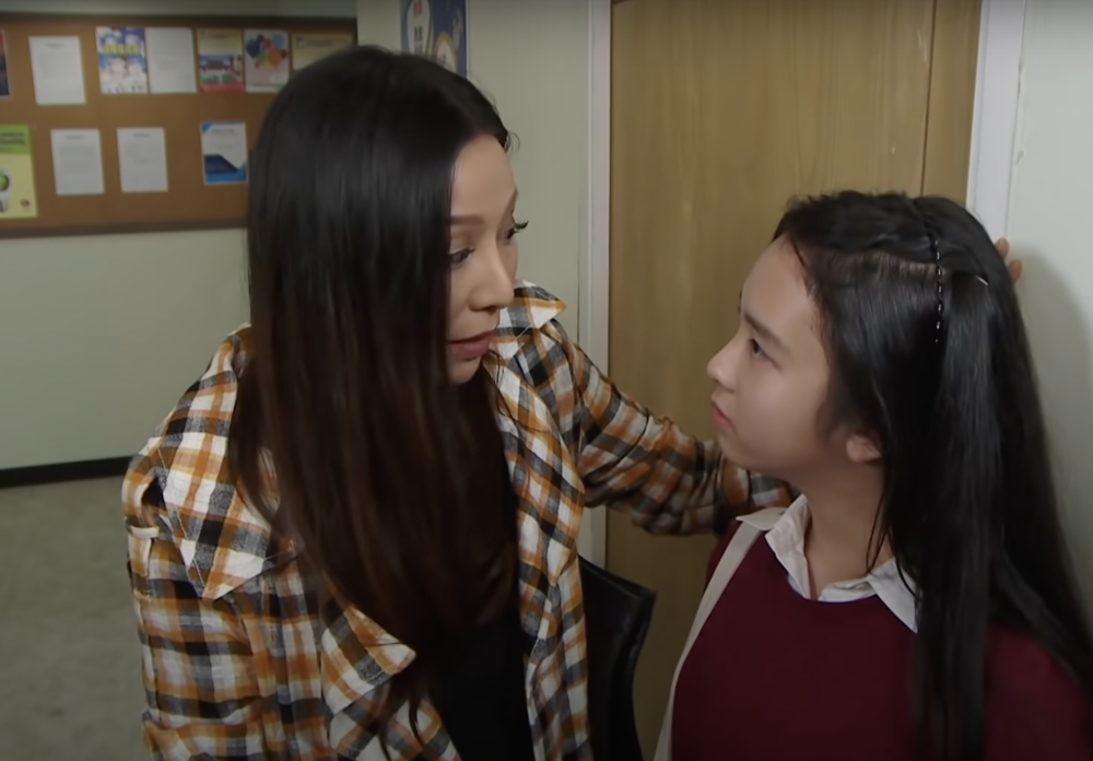 媽港詢問女兒消費習慣,女兒表示只是和朋友外出用餐。