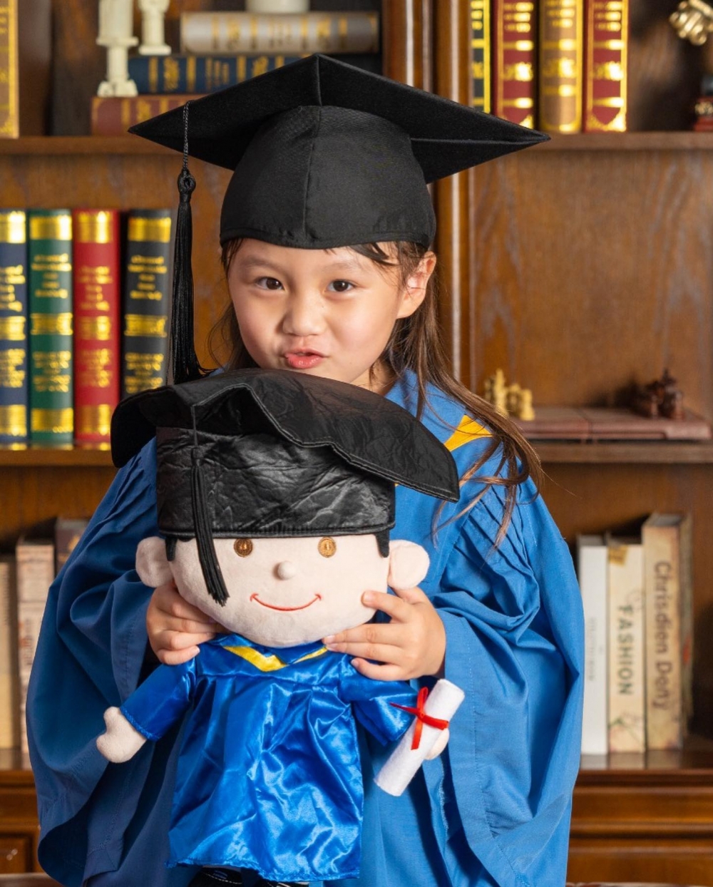 曦晨有兩個「畢業禮」!