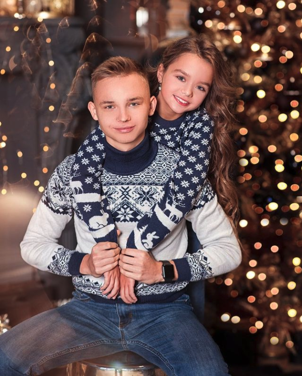 Anna和哥哥都是俊男美女。