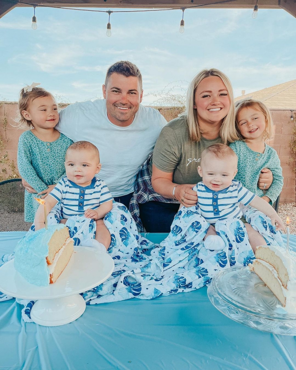 在長達6年的不孕治療中，美國英國一對夫妻成功生下兩對雙胞胎。