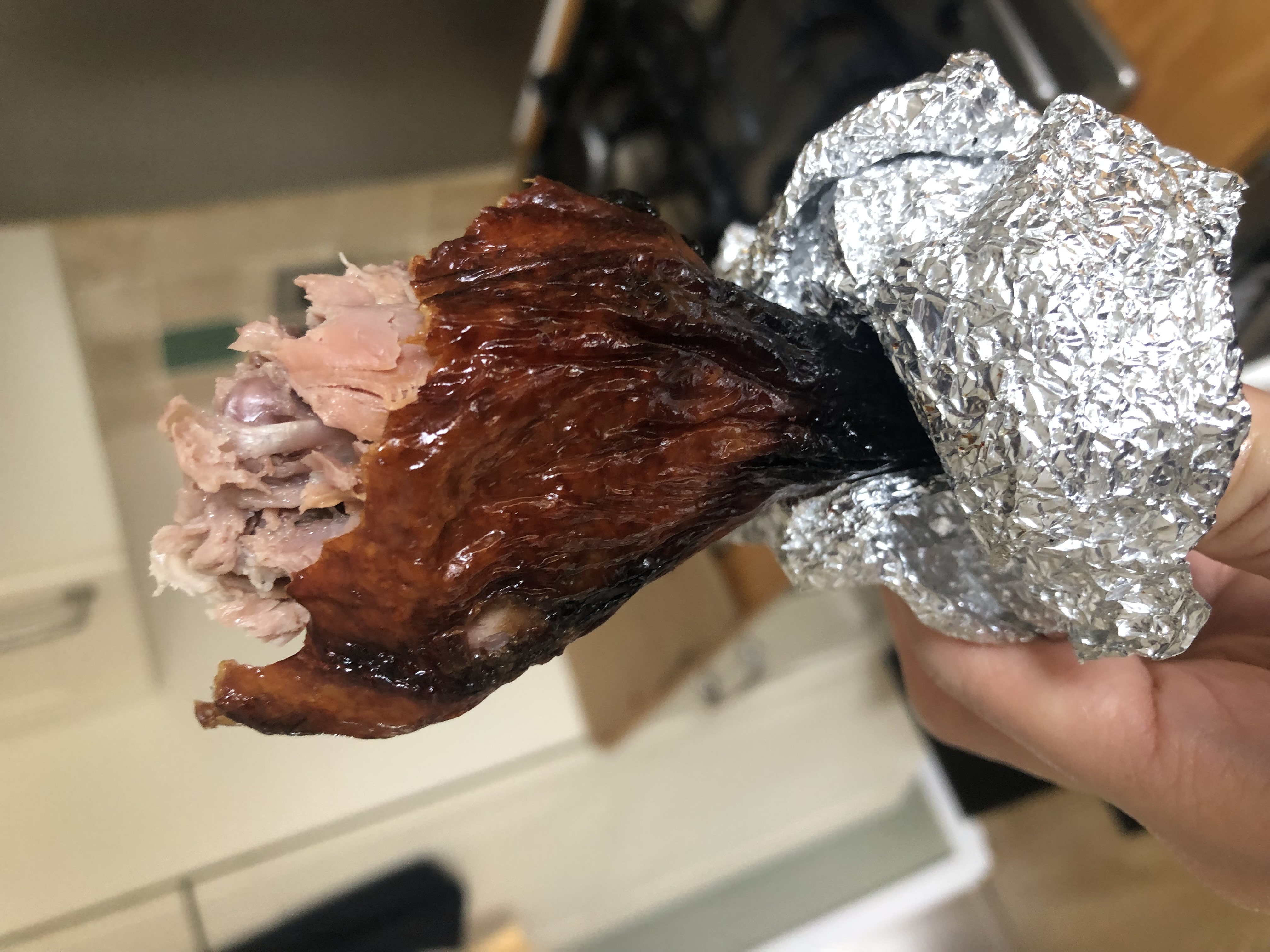 在網上看到整燒鴨脾的食譜，於是跟住試整。整時都懷疑食譜得唔得，結果成品有板有眼，皮脆肉滑，好有成功感。