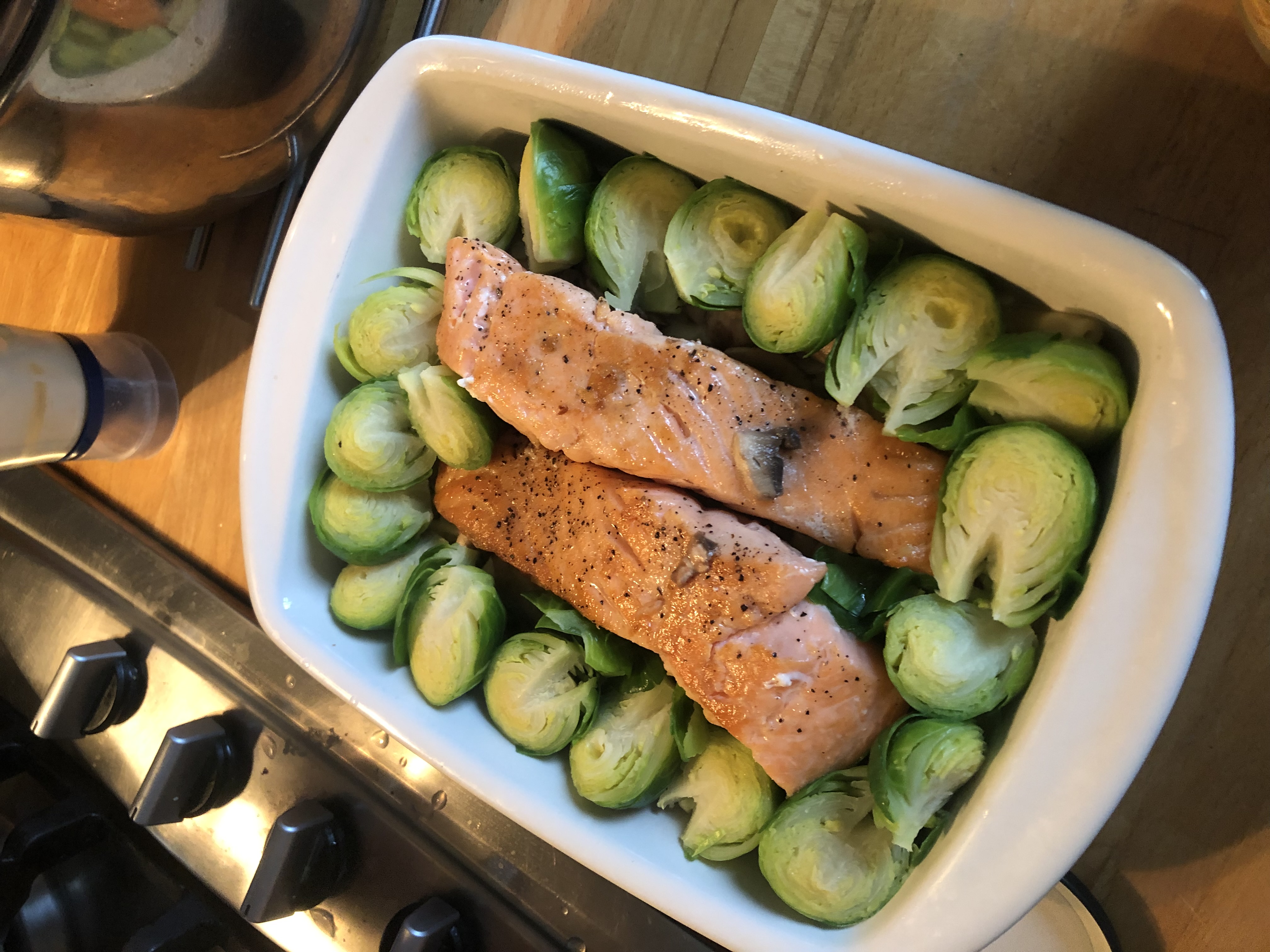 焗意粉、三文魚、蛋糕、蘋果批、菠菜批、肉醬千層麵等不可少。