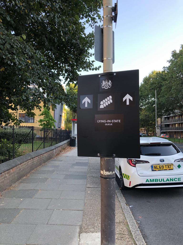 沿路都有指示牌。