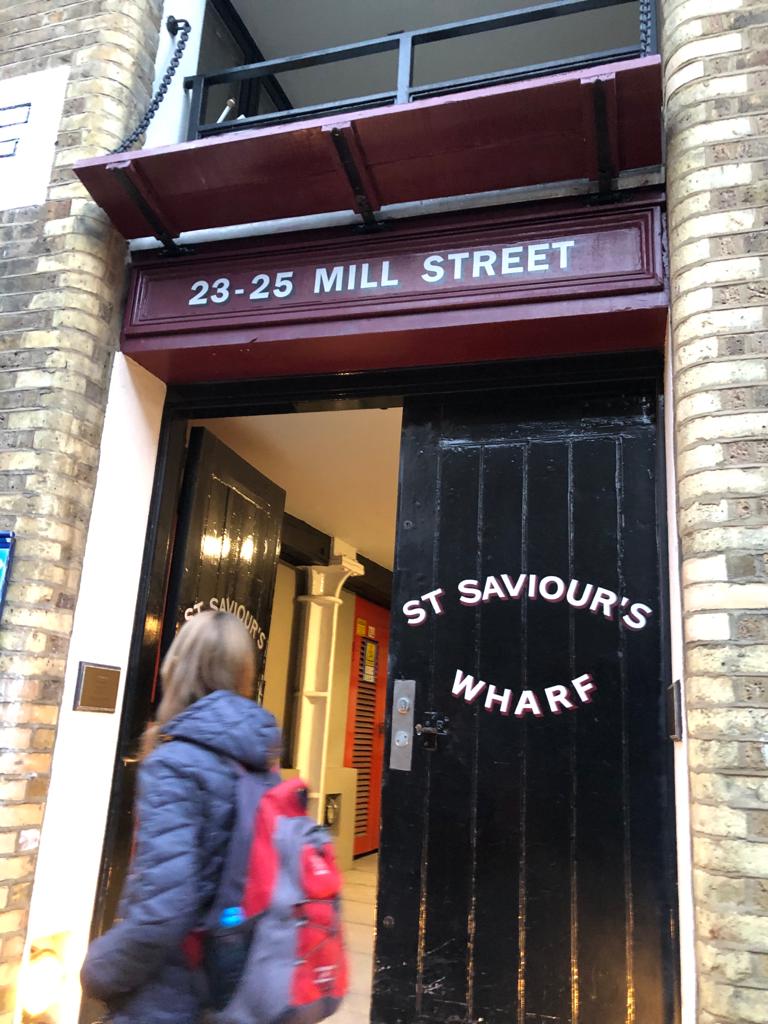 沿路看到很多特色建築。想若不是排隊，絕不會來這裏逛。