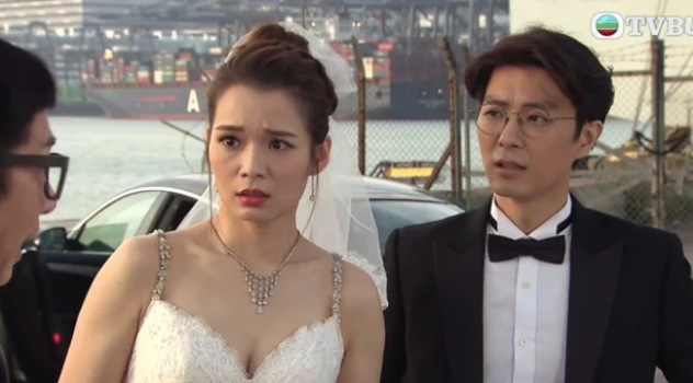 好友突然爽約，讓新娘大感失落