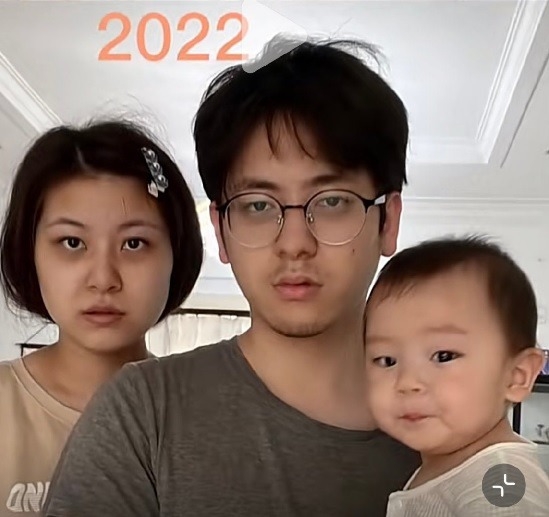 2年後成為父母,形象大變。
