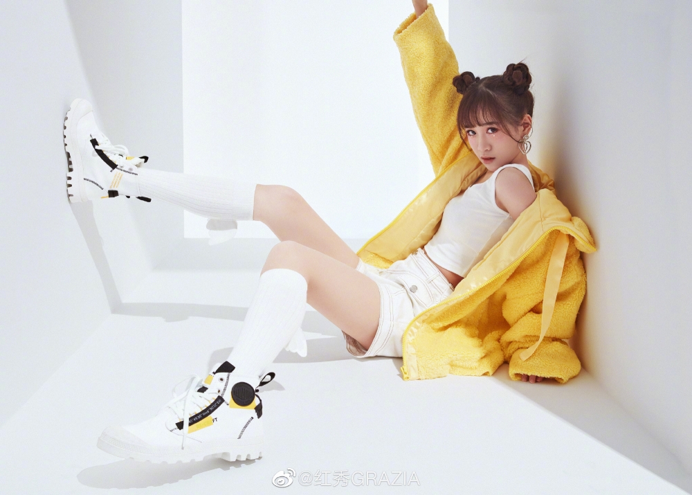 丁佳敏親自上陣拍攝產品海報為其代言